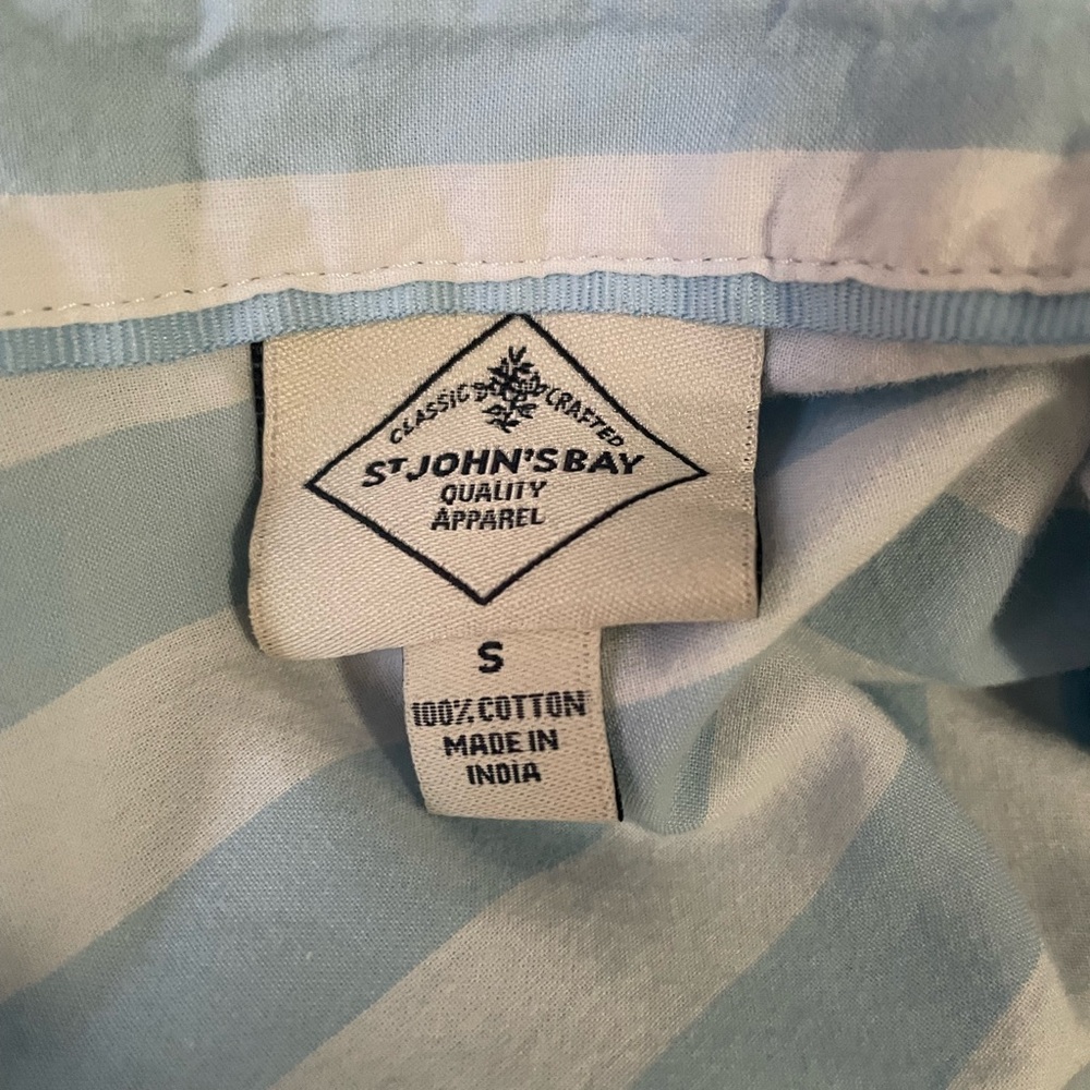 Button up top - Picture 3 of 3